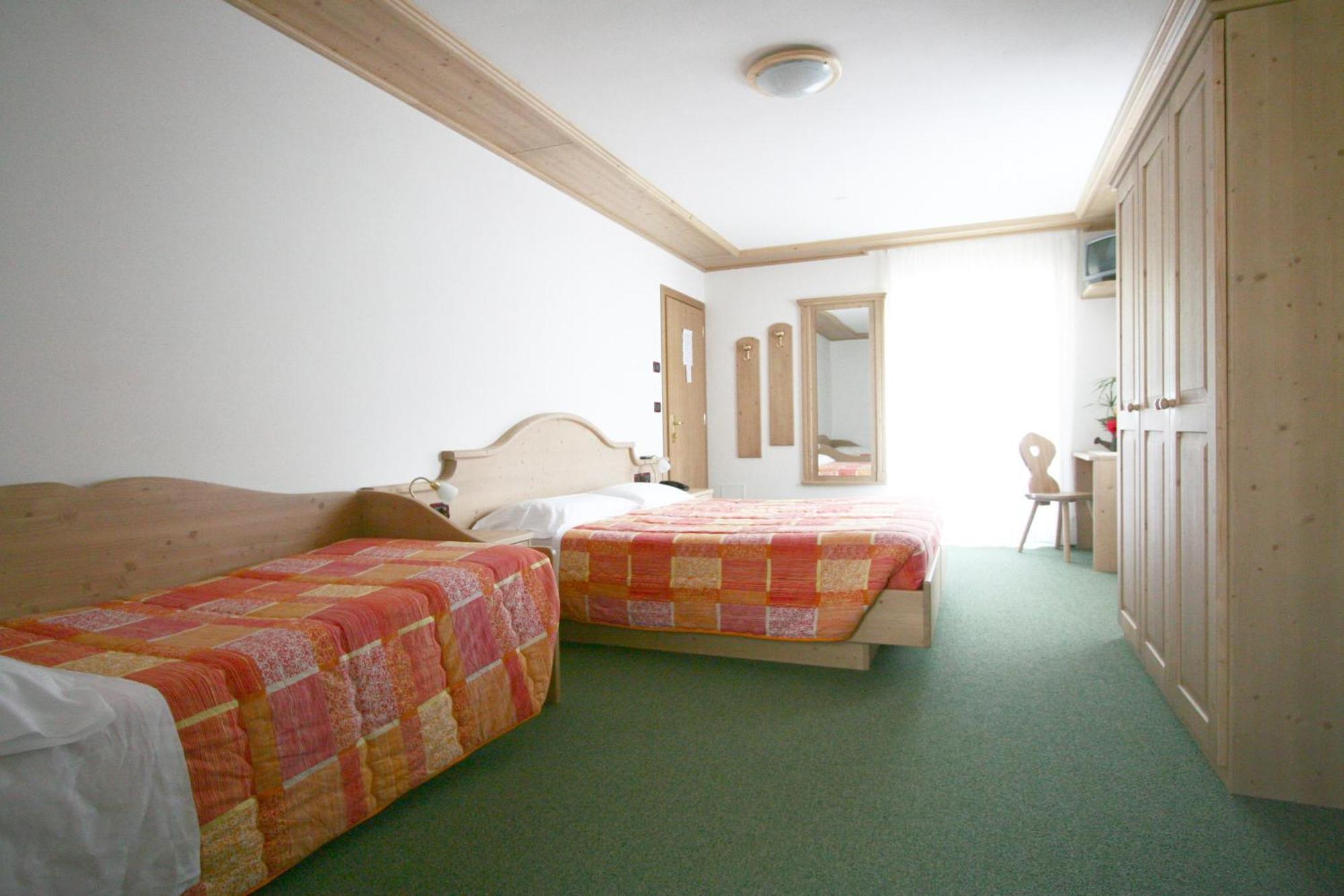 Hotel Cima Dodici Vigo di Fassa Eksteriør billede